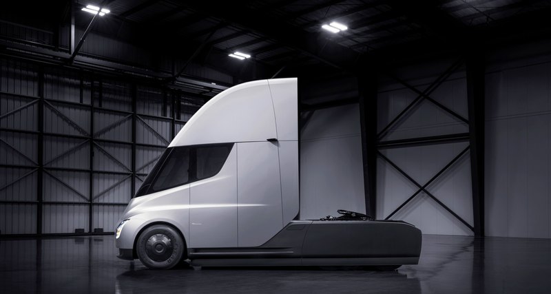 Tesla официально представила свой первый грузовик