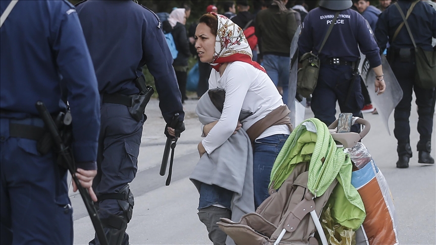 Комиссар ЕС призвал Грецию расследовать незаконные отказы просителей убежища