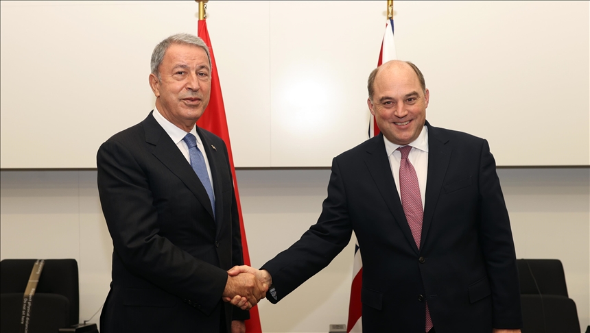 Глава оборонного ведомства Турции встретился с коллегами из США и Великобритании в Брюсселе