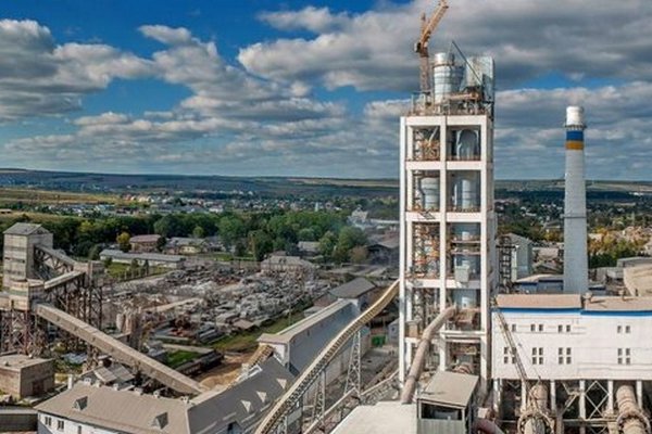 Владелец Vodafone Украина покупает крупный цементный завод в Украине