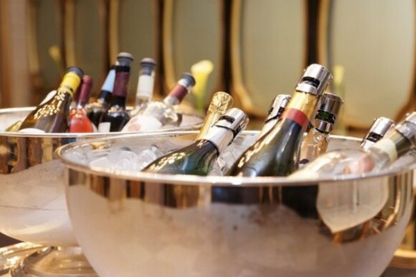 Франция добилась отсрочки исполнения нового закона РФ о шампанском