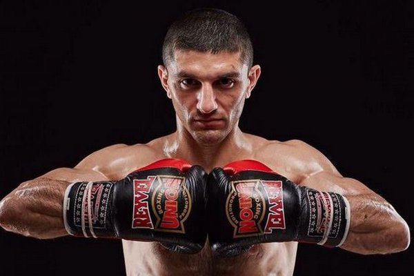 Украинский боксер в пятый раз защитил чемпионский пояс WBA