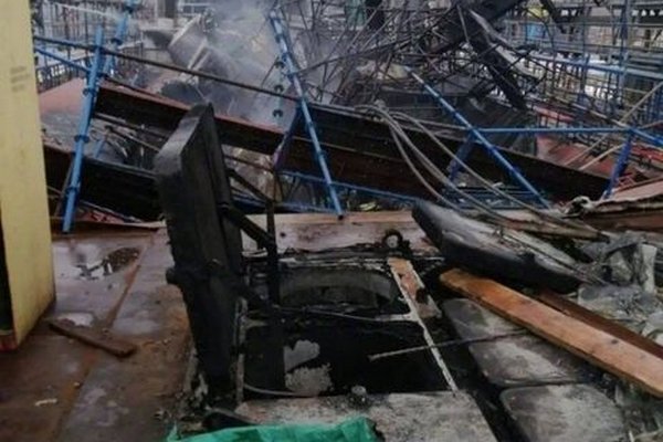 В Санкт-Петербурге сутки тушили пожар на военном корабле