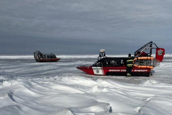 В США спасли десятки людей со льдины, которая откололась от берега