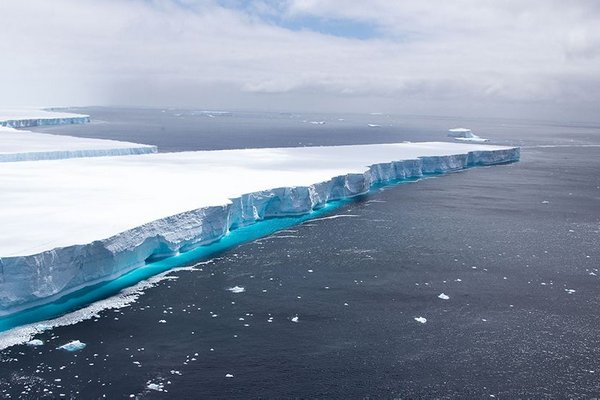 Самый большой айсберг сбросил в океан 152 миллиарда тонн пресной воды