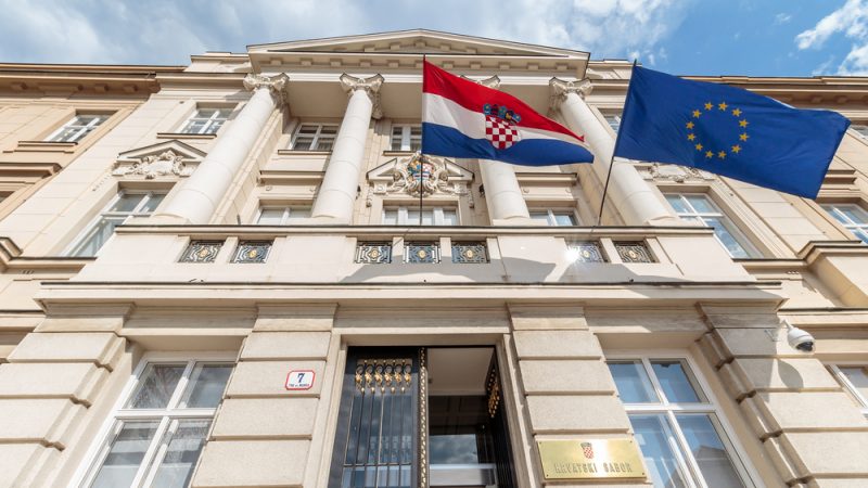 Хорватская оппозиция выступает против министра из-за близости к российским олигархам