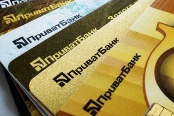 ПриватБанк рассказал, сколько наличных можно снимать с банковских карт за границей