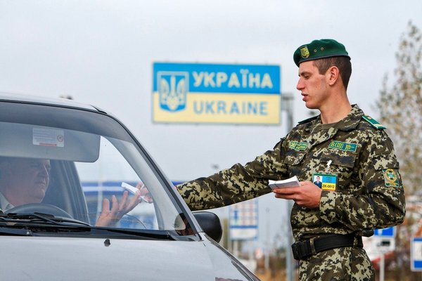 В Украине могут ослабить ограничение на выезд мужчин за границу