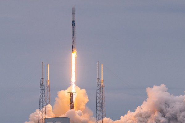SpaceX запустит самый тяжелый спутник в истории