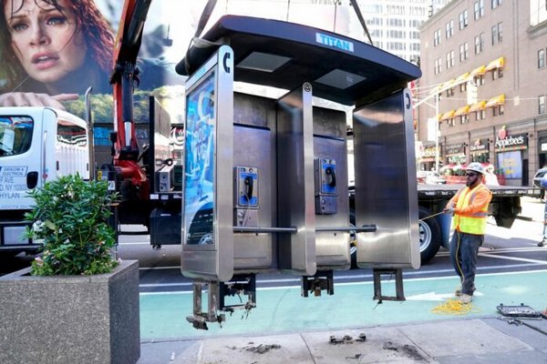 В Нью-Йорке демонтировали последний уличный таксофон