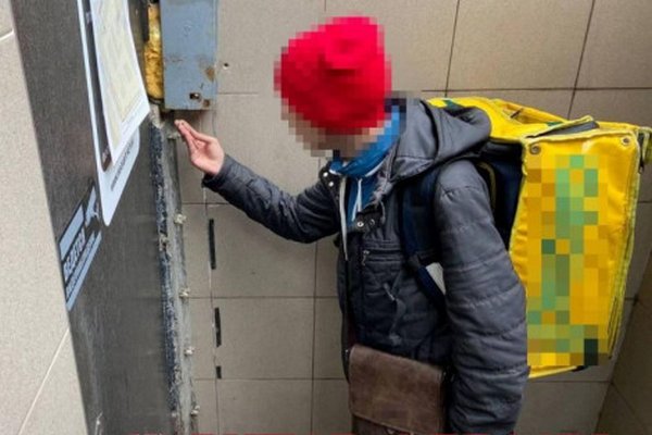 В центре Одессы задержали курьера, доставлявшего наркотики