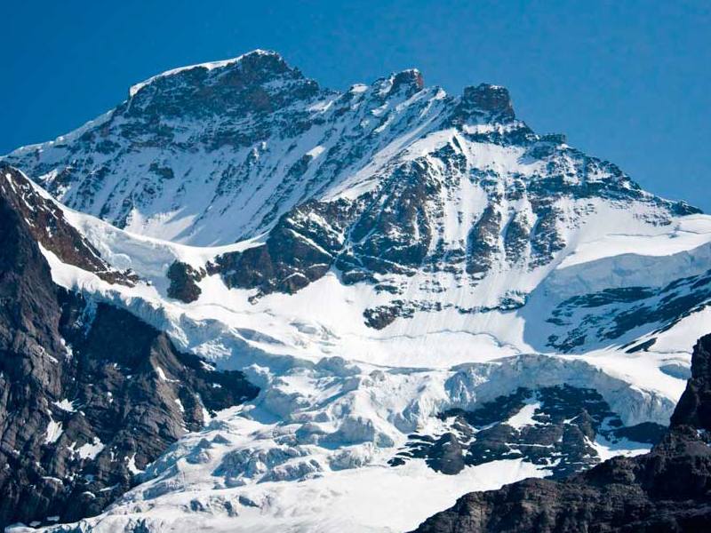 В Альпах из-за схода лавин за три дня умерли три человека