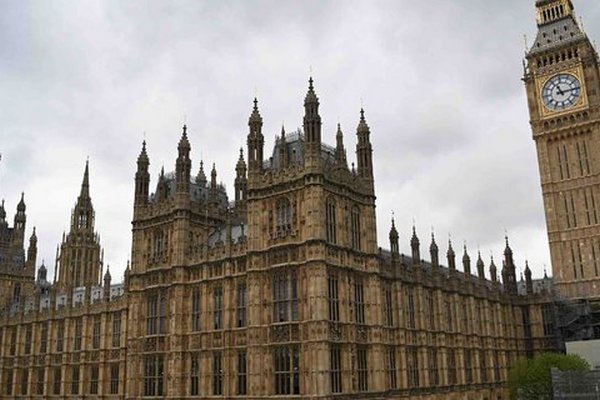 Российским дипломатам запретили посещать парламент Великобритании