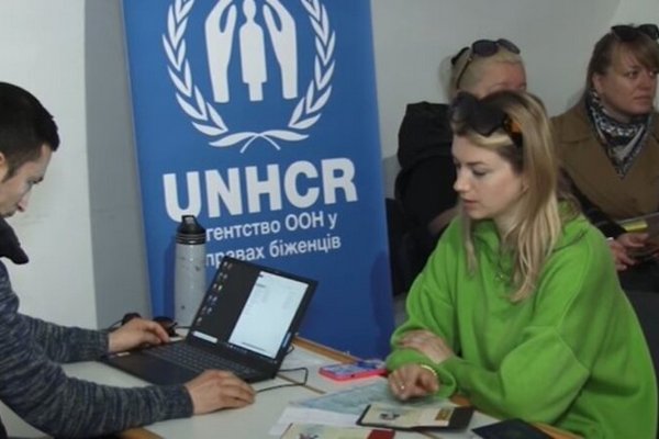Помощь от государства могут оформить больше украинцев: детали