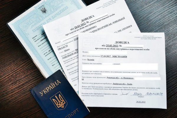 Украинцы могут получить без паспорта статус переселенца и выплаты