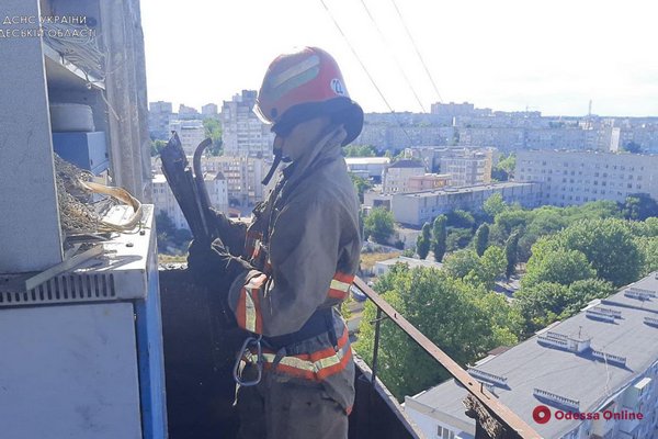 В Черноморске горел балкон на 15 этаже жилой высотки