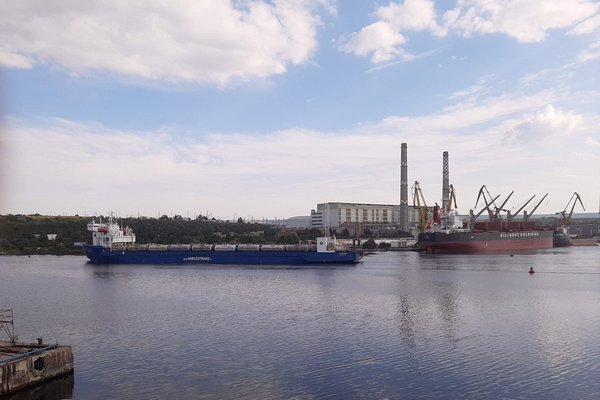 Российское судно с газом зашло в порт Болгарии