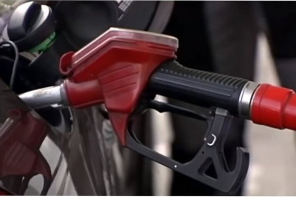АЗС снизили цены на бензин, дизель и автогаз после повышения на выходных