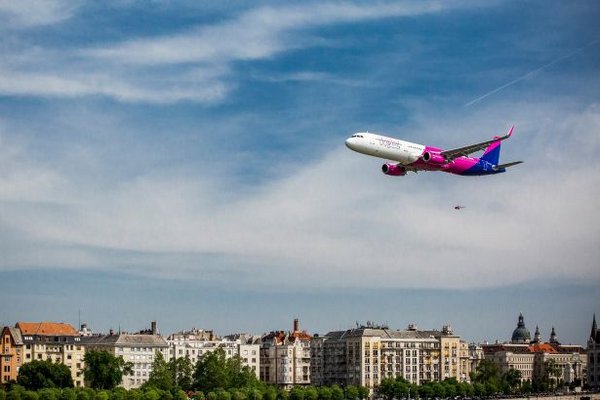 Коммерческий самолет впервые с апреля вылетел из Украины