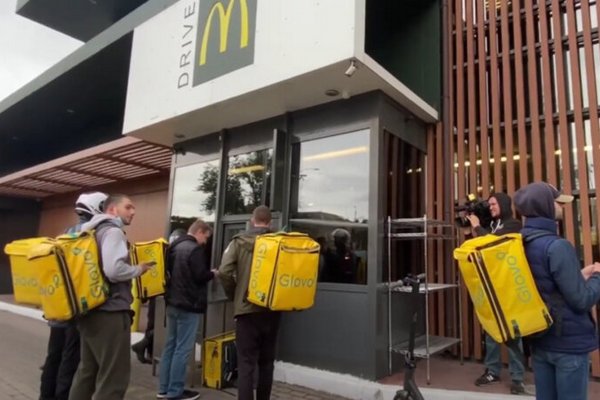 McDonald’s открыл первые рестораны: киевлянам не хватило курьеров Glovo