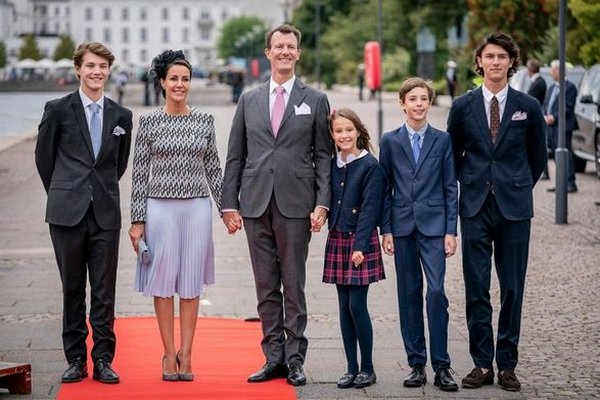 Королева Дании лишила четырех внуков королевских титулов