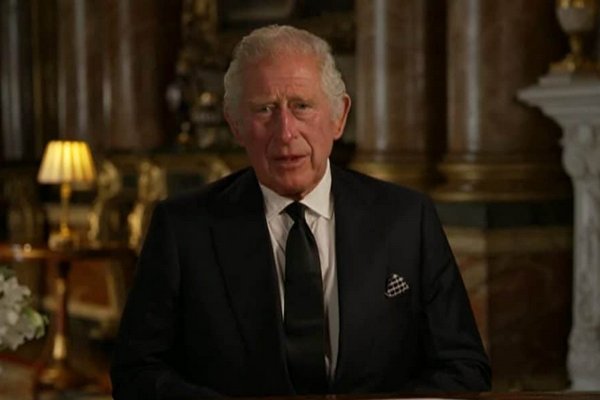 Король Чарльз III не сможет переехать в Букингемский дворец: названа причина