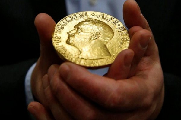Нобелевскую премию по экономике присудили трем американцам за изучение банков и финансовых кризисов