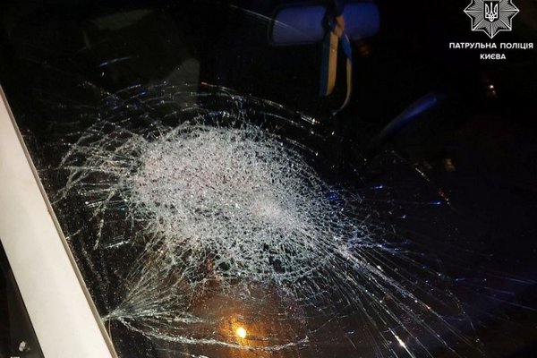 В Киеве вандал повредил чужую машину