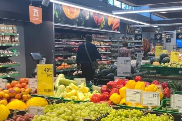 Удовольствие не для бедных: украинцам показали, как изменились цены на виноград, бананы и лимоны