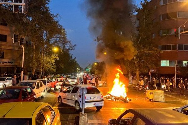 В Иране продолжаются уличные манифестации и протесты против режима