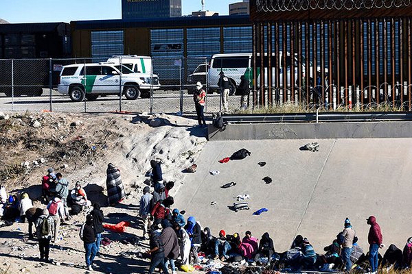 В американском Эль-Пасо введено чрезвычайное положение из-за мигрантов из Мексики