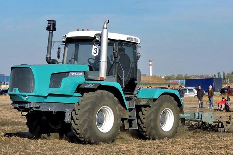 Харьковский тракторный завод показал, как собирают новейший украинский трактор
