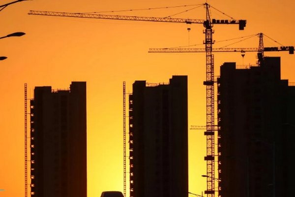 Объем инвестиций в сферу недвижимости Китая обвалился с начала года почти на 10%