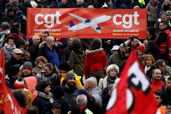 Францию охватили массовые протесты против пенсионной реформы