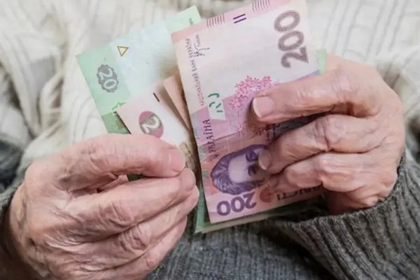 Пенсионерам положена прибавка к пенсии: в ПФУ назвали условие и сумму