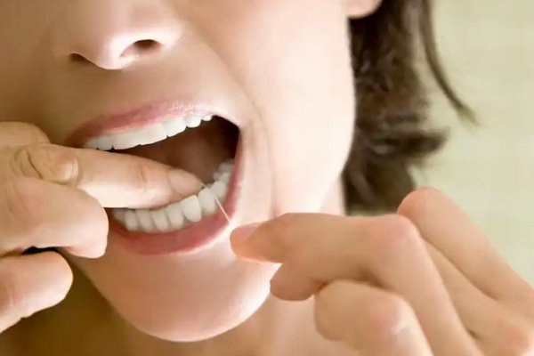Если под рукой только зубная нить: как она поможет в быту