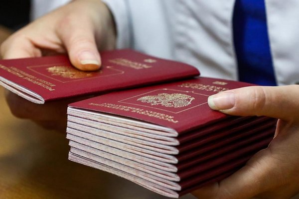 В России приостановили выдачу биометрических загранпаспортов