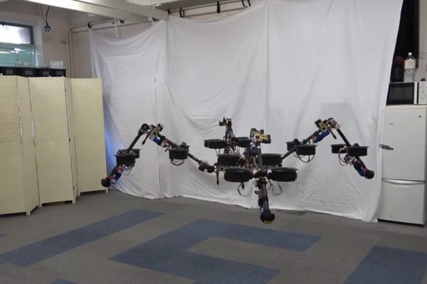 Японцы создали робота, который умеет бегать и летать благодаря пропеллерам