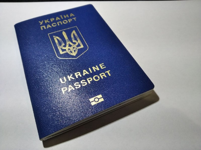 Украинцы могут оформить паспорта еще в двух странах