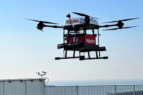 Почта Японии успешно протестировала доставку дронами сложнейшего уровня в населенных пунктах