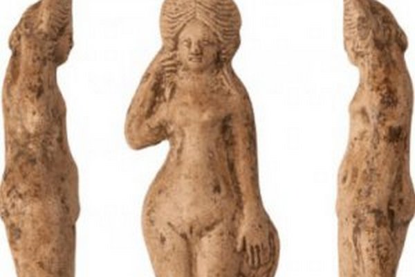 Археологи нашли обнаженную статую богини