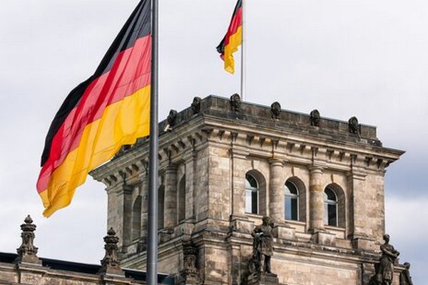 Германия одобрила выделение Украине €12 млрд помощи