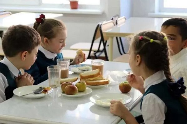 В Киевских учебных заведениях детей защитников будут кормить бесплатно
