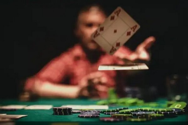 Этому невозможно научиться: китайский покерист превратил 12 долларов в 100 тысяч