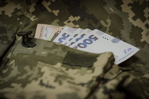 В бюджете нет денег на возвращение надбавок военным в тылу