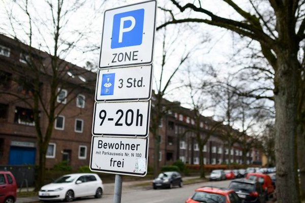 Эвакуаторы и штрафы. Что нужно знать о правилах парковки в Германии