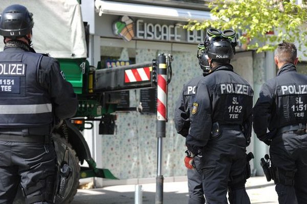 Полиция задержала 130 человек во время рейдов по всей Европе против мафии