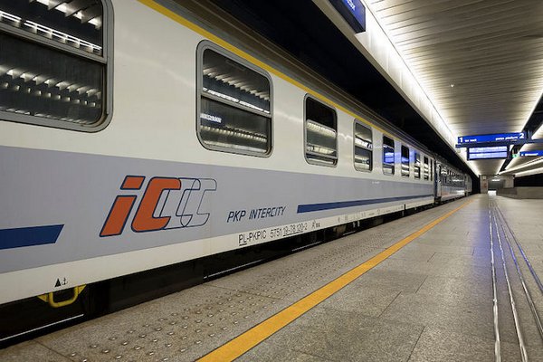 Польская железная дорога вводит дополнительные поездки в Украину