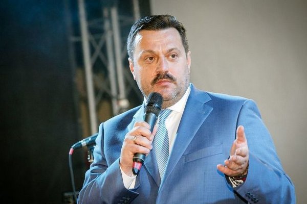 Зеленский утвердил санкции против экс-нардепа Деркача