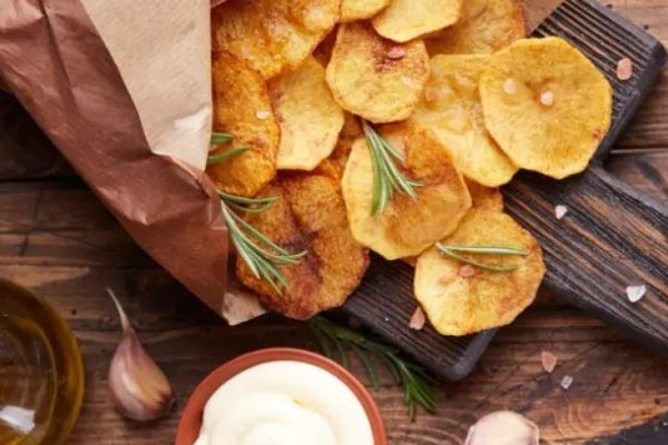 Минимум ингредиентов и сил: как дешево приготовить дома чипсы